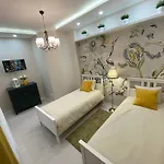 Apartment Mom Boutique *
